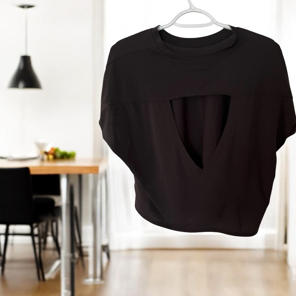 🔥 Chic + Comfy = Your New Favorite Tee! 🔥
